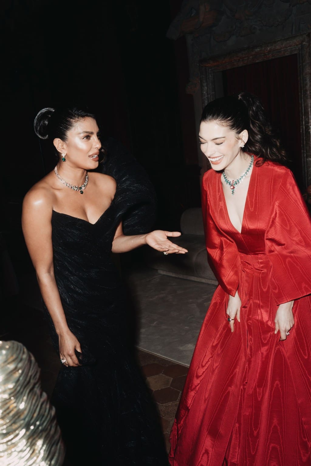 Priyanka Chopra Jonas y Anne Hathaway