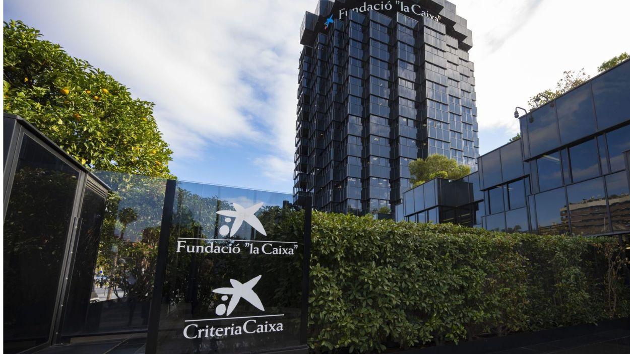 Exterior de la sede de Fundación la Caixa y CriteriaCaixa