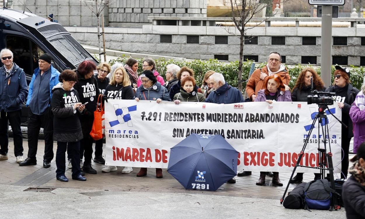 Familiares de las víctimas de residencias. EP