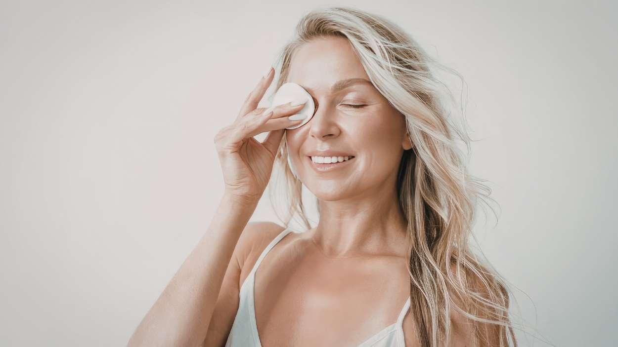 Cuidado de la piel antes y después del maquillaje