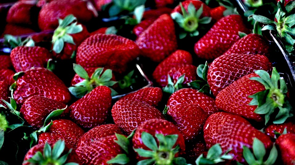 Las frutas y verduras que más pesticidas contienen