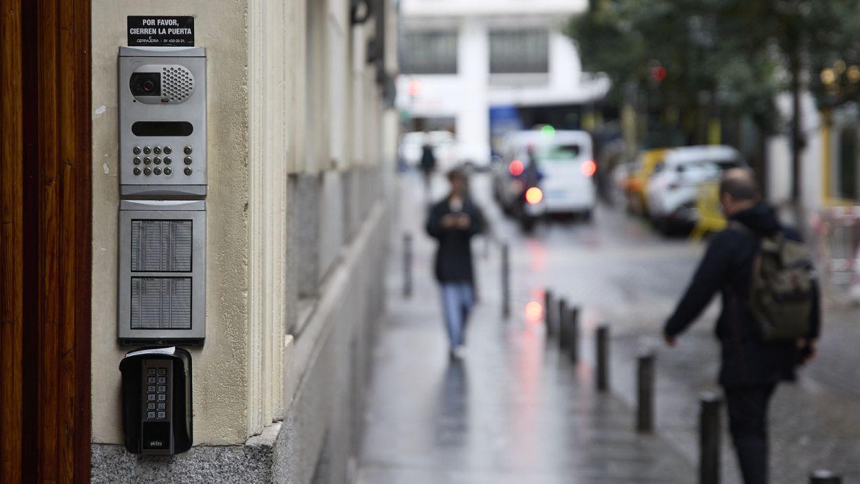 Telefonillo de un bloque de viviendas en Madrid. EP.