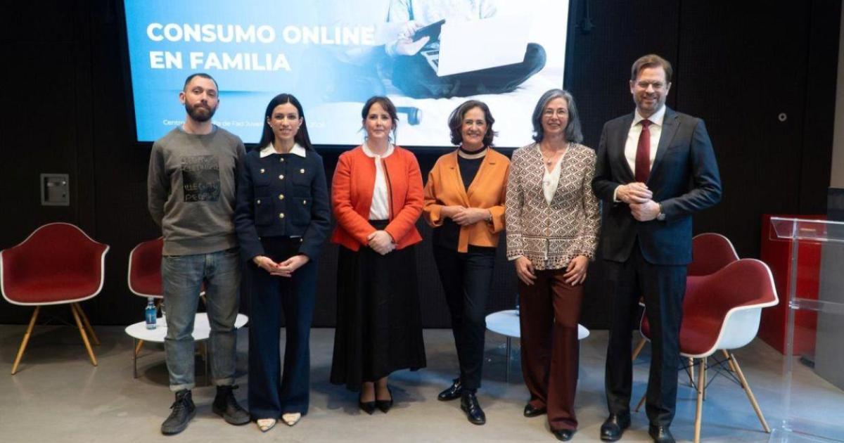 El 98% de las familias españolas supervisa las compras online de sus hijos e hijas adolescentes, según un estudio de Fad Juventud y Amazon