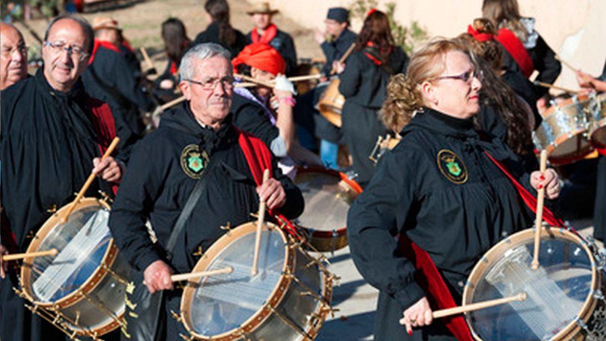 El latido inconfundible de los tamborileros en Agramón durante la Semana Santa