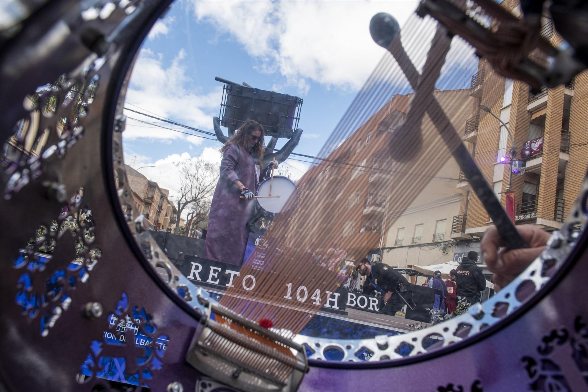 Tobarra toca el tambor durante 104 horas seguidas en 2025 y entra en el Libro Guinness de los Récords