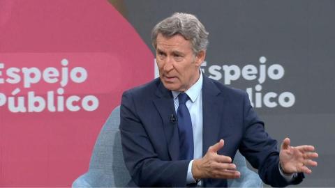 Feijóo se hace un lío cinéfilo en 'Espejo Público': confunde a Almodóvar entre elogios a 'Torrente'