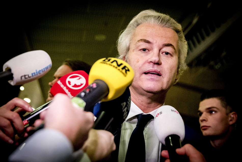 El líder del Partido por la Libertad (PVV) Geert Wilders  comparece tras conocer su derrota electoral