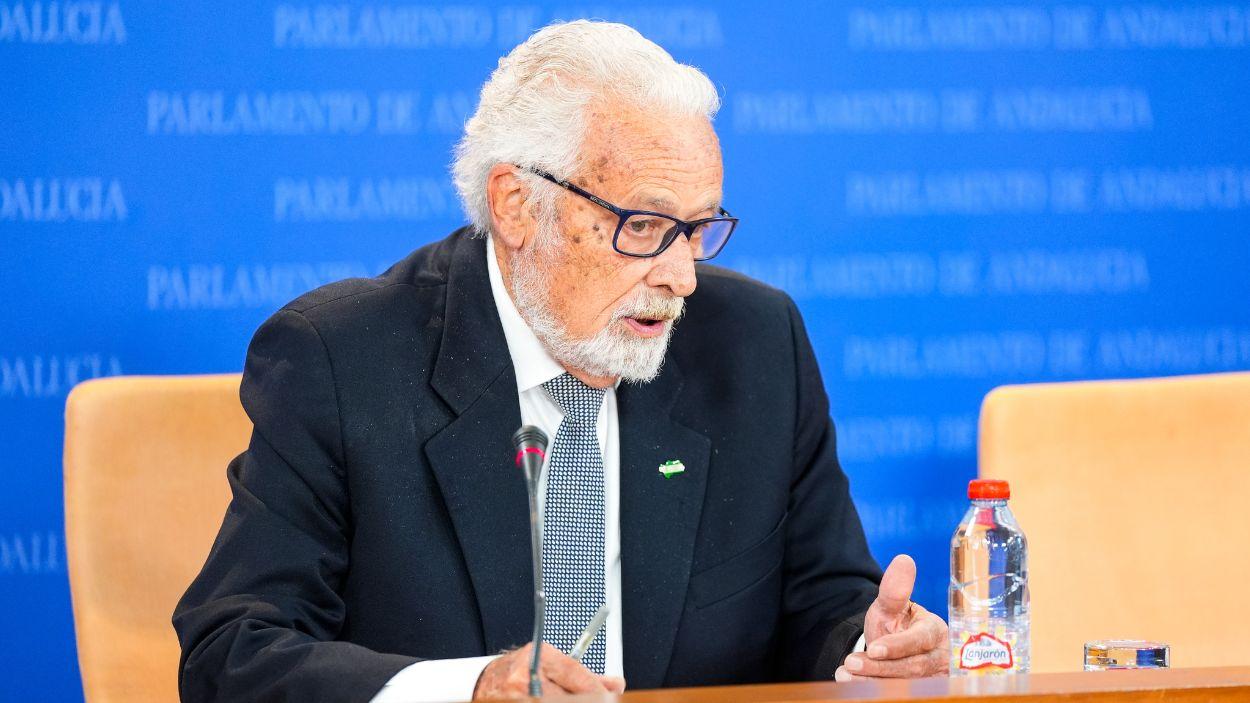 El Defensor del Pueblo Andaluz en funciones, Jesús Maeztu, ofrece una rueda de prensa para presentar el Informe Anual de la Institución correspondiente a 2025 / EP