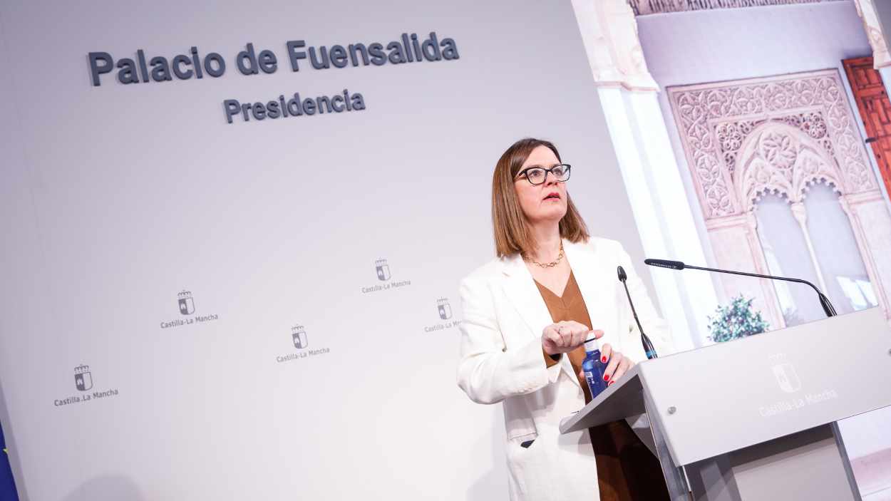 La portavoz del Gobierno de Castilla-La Mancha, Esther Padilla, en rueda de prensa. JCCM.