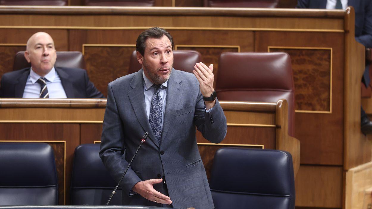 El ministro de Transportes y Movilidad Sostenible, Óscar Puente, interviene durante una sesión de control al Gobierno, en el Congreso, a 25 de marzo de 2026. EP.