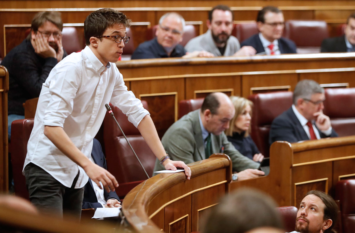 El diputado Iñigo Errejón interviniendo desde su escaño en el Congreso