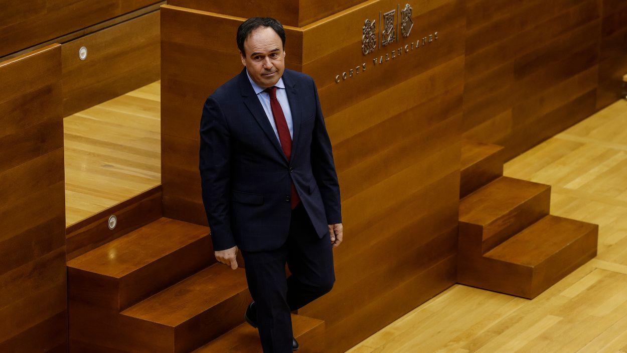 El president de la Generalitat Valenciana, Juanfran Pérez-Llorca, en Les Corts. EP