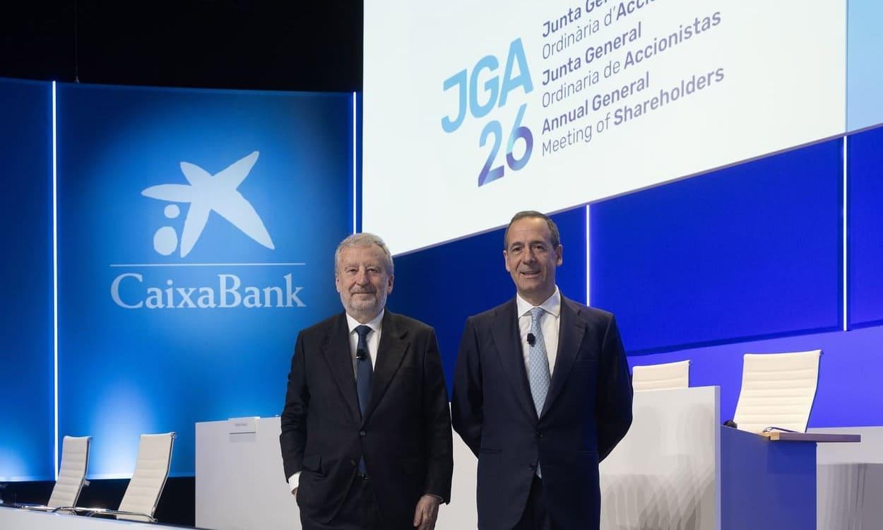 Tomás Muniesa, presidente de CaixaBank, y Gonzalo Gortázar, consejero delegado, durante la Junta General de Accionistas. CAIXABANK