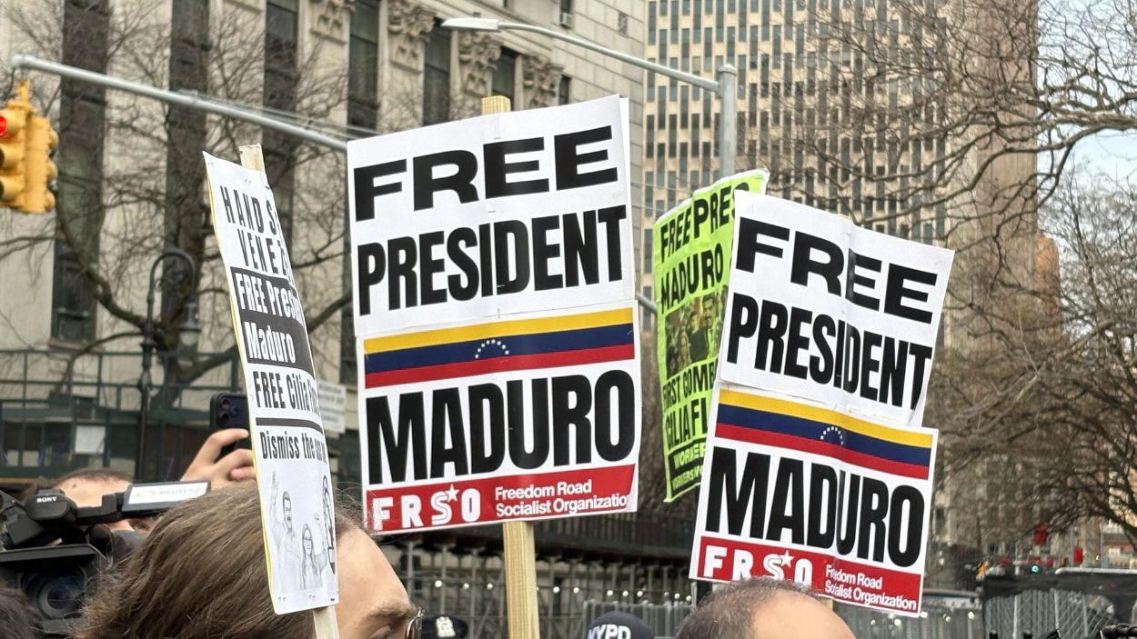 Defensores de Nicolás Maduro manifestándose ante la Corte Penal de Nueva York. EP.