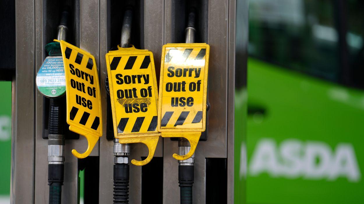 Estación de gasolina en Reino Unido, fuera de servicio. EP.