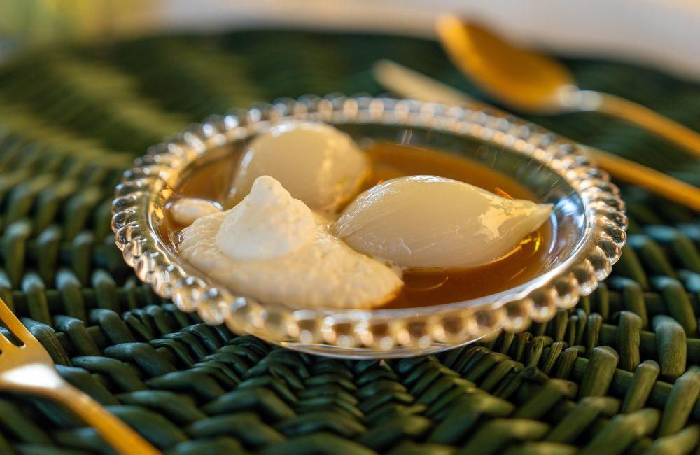 Cebolleta estofada en su jugo con queso del Roncal