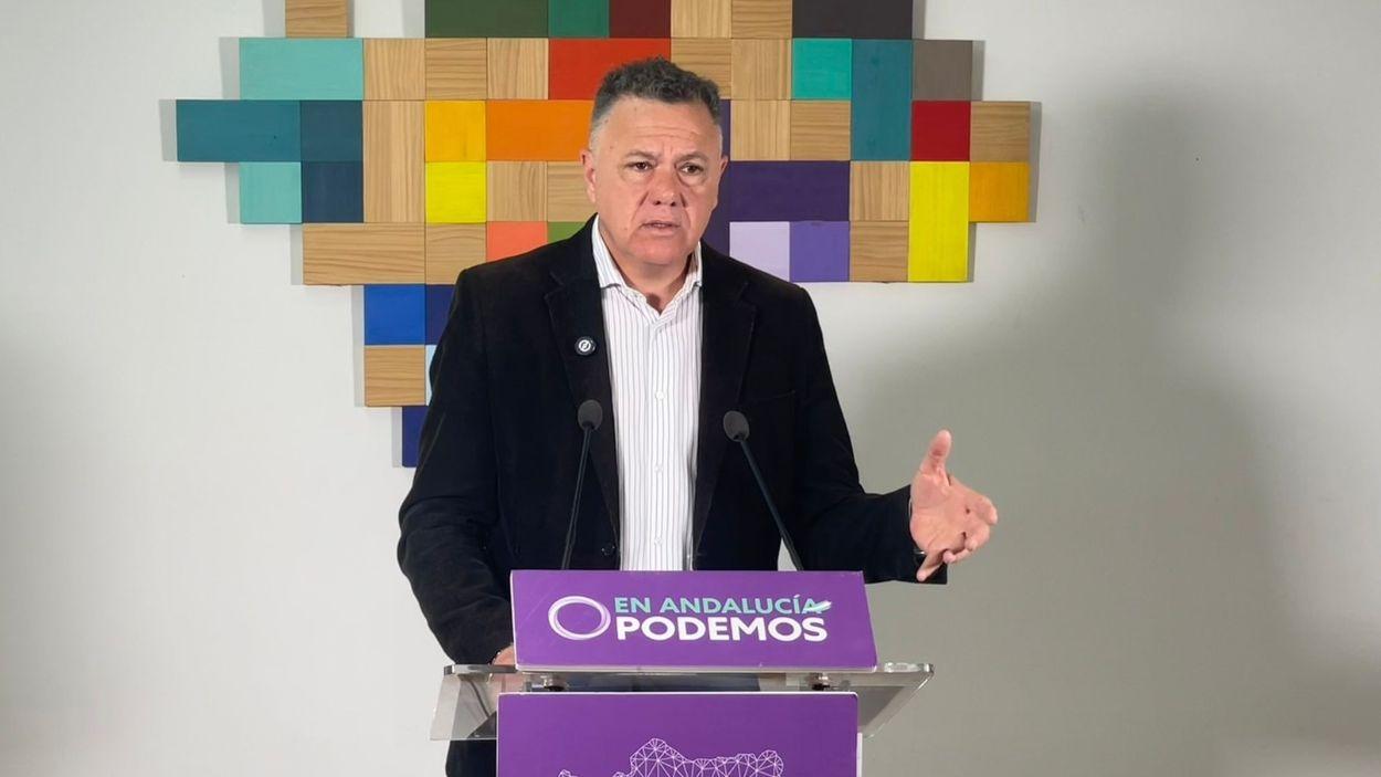 El candidato de Podemos Andalucía a la Presidencia de la Junta, Juan Antonio Delgado, en rueda de prensa / Archivo Podemos Andalucía