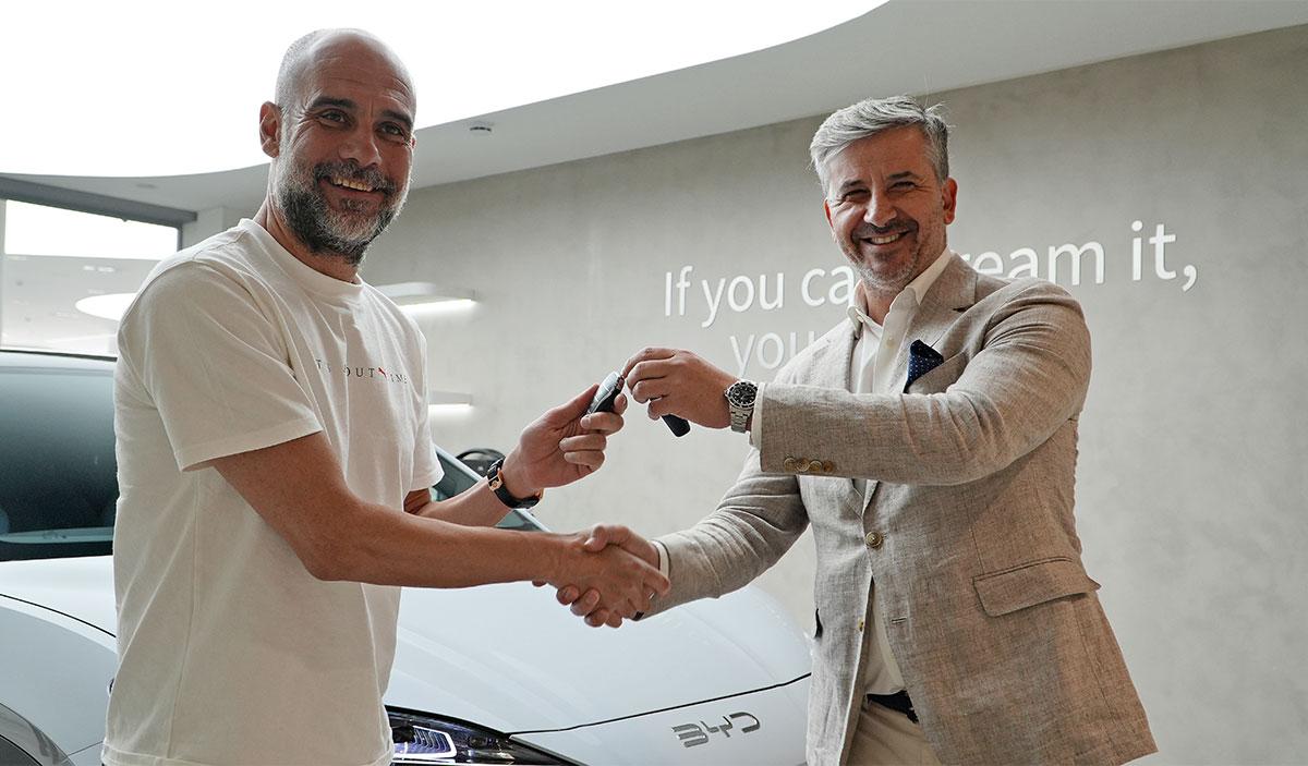 Entrega BYD a Pep Guardiola (BYD1)