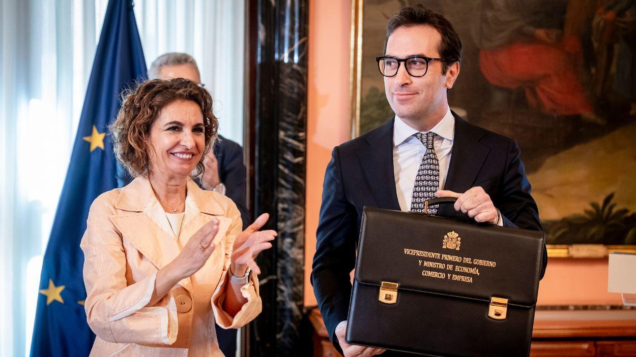 Carlos Cuerpo y Arcadi España reciben sus nuevas carteras tras el cambio de Gobierno. EP