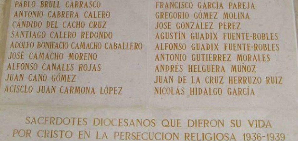 El Obispo de Córdoba mantiene la simbología franquista en la Mezquita
