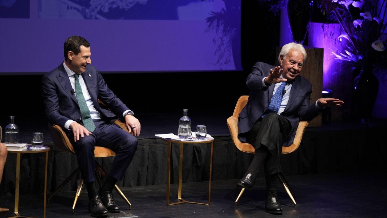 Presidente de la Junta de Andalucía, Moreno Bonilla, y expresidente del Gobierno, Felipe González / EP