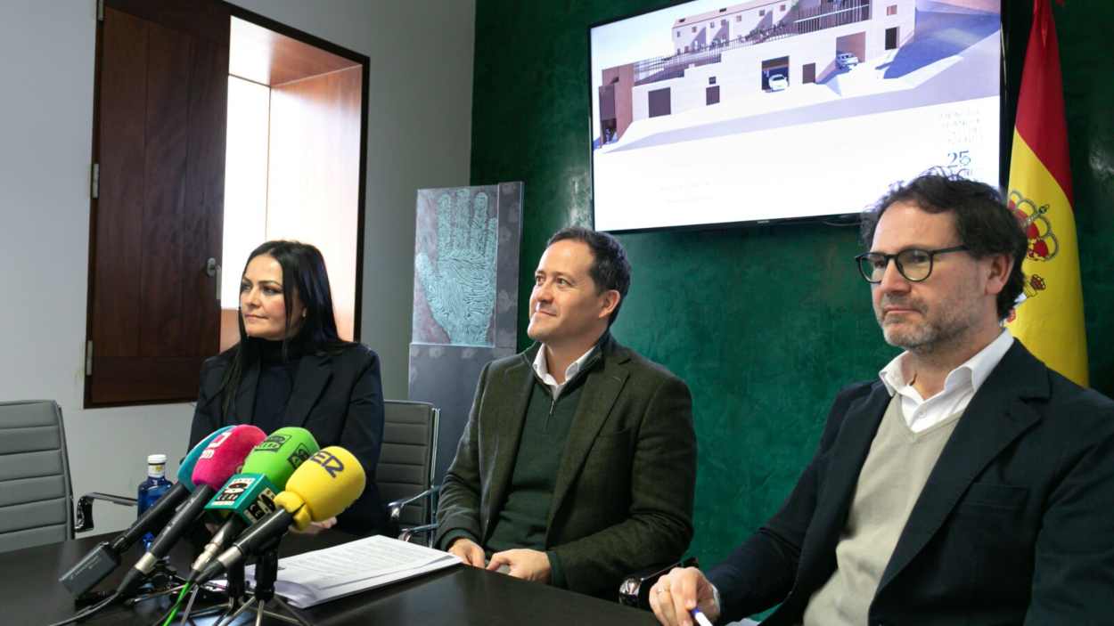 El alcalde de Toledo y presidente del Consorcio, Carlos Velázquez, en el centro de la imagen, durante la presentación del proyecto. EP.