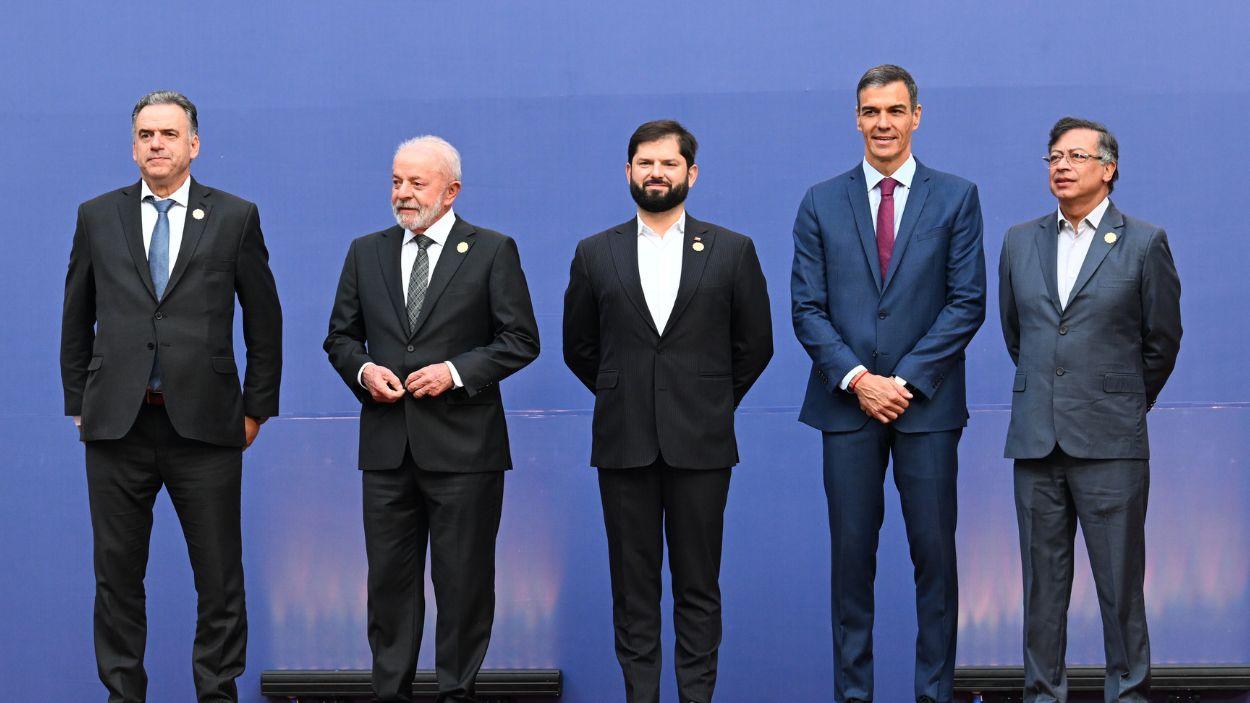De izquierda a derecha: los presidentes de Uruguay, Yamandú Orsi, Brasil, Luiz Inácio Lula da Silva, Chile, Gabriel Boric, España, Pedro Sánchez, y Colombia, Gustavo Petro. Archivo/EP