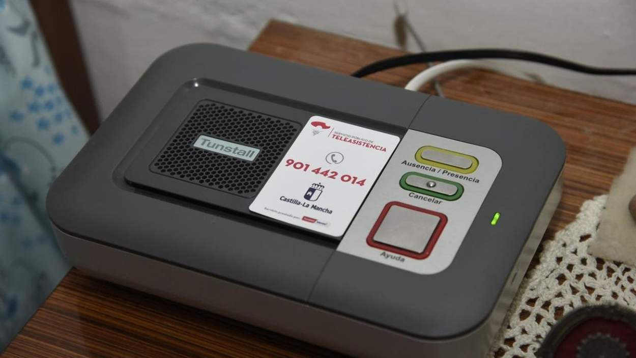 Un aparato de teleasistencia instalado en una vivienda de Castilla La Mancha. JCCM.