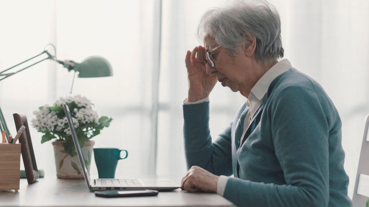 Las estafas más comunes a personas mayores y cómo evitarlas