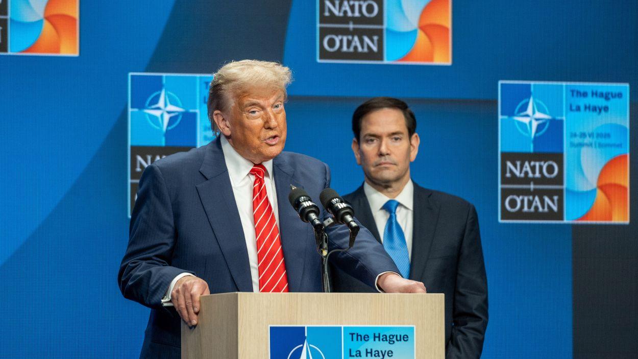 El presidente de los Estados Unidos, Donald Trump, y su secretario de Estado, Marcos Rubio, durante una cumbre de la OTAN. EP.