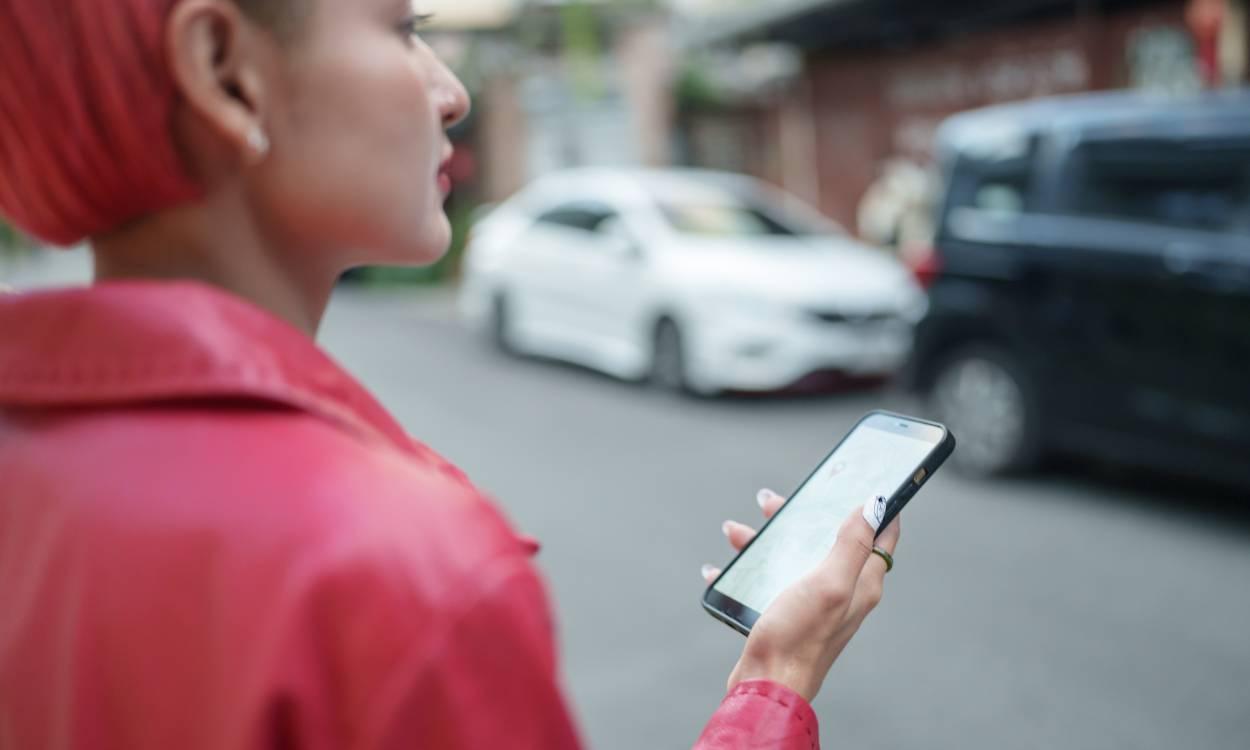 Cinco cosas que puedes hacer con tu móvil antes de viajar… y que casi nadie revisa