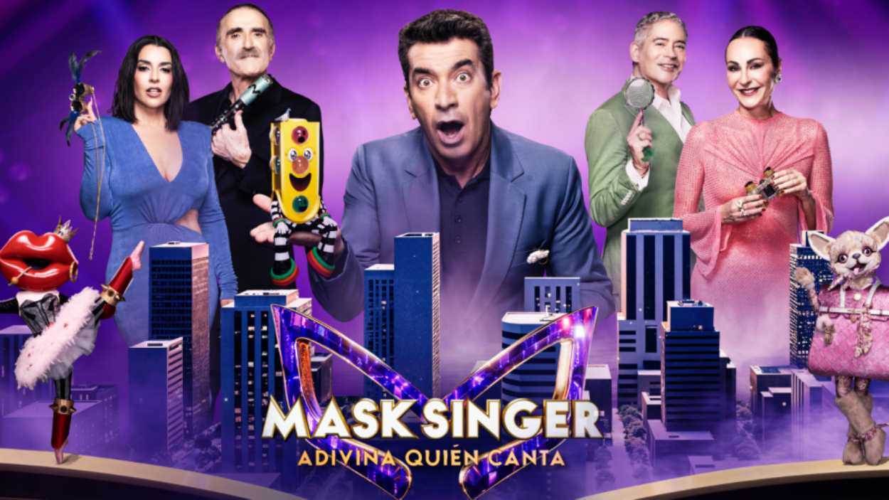 Arturo Valls y los investigadores de 'Mask Singer' con Ana Milán (ATRESMEDIA)