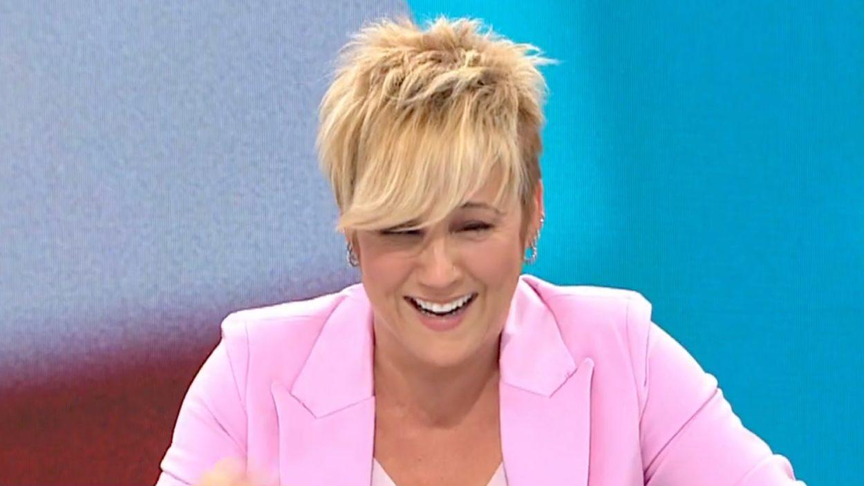 Cristina Pardo en pleno ataque de risa en 'Más vale tarde' (ATRESMEDIA)