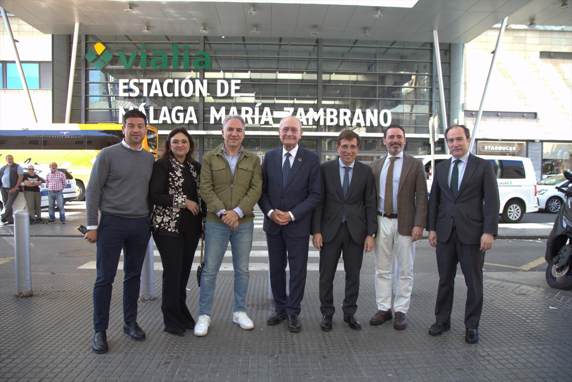 El alcalde de Madrid, José Luis Martínez-Almeida, en la estación de tren María Zambrano, en Málaga