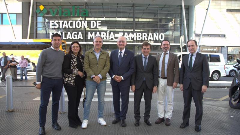 El alcalde de Madrid, José Luis Martínez-Almeida, en la estación de tren María Zambrano, en Málaga