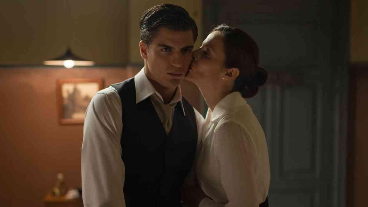 Los actores Maxi Iglesias y Aitana Sánchez-Gijón en ‘Velvet’. Antena 3. 