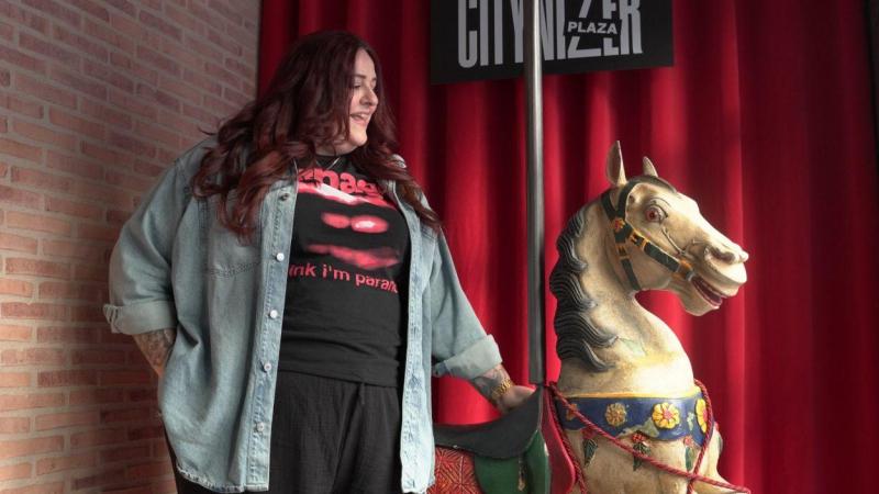 Mimi XXL “He aprendido que no hay que contestar a usuario183”. ElPlural.com. Mimi XXL “He aprendido que no hay que contestar a usuario183”. ElPlural.com.