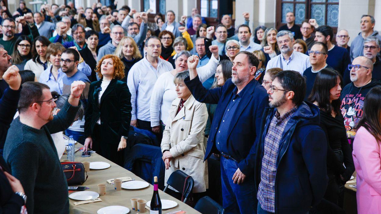 Decenas de personas durante el 95 aniversario de ERC. EP.