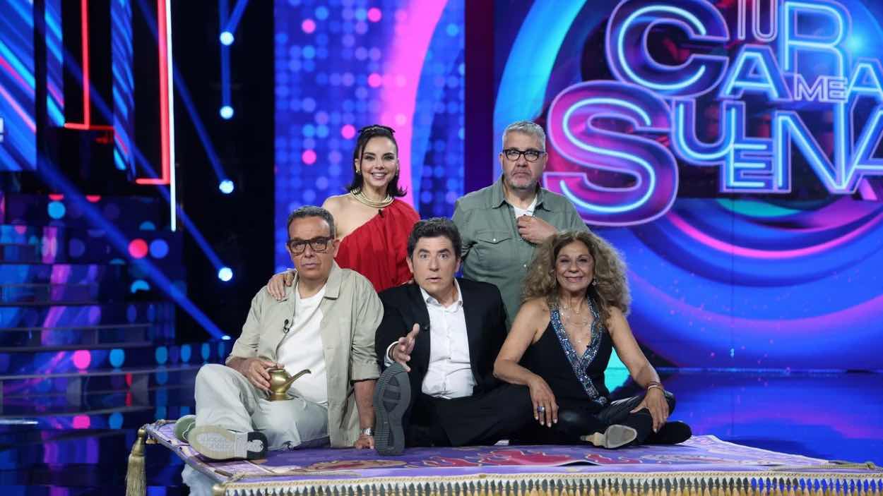 El presentador del programa, Manel Fuentes, junto a los miembros del jurado que formarán parte de esta nueva edición. Atresmedia.