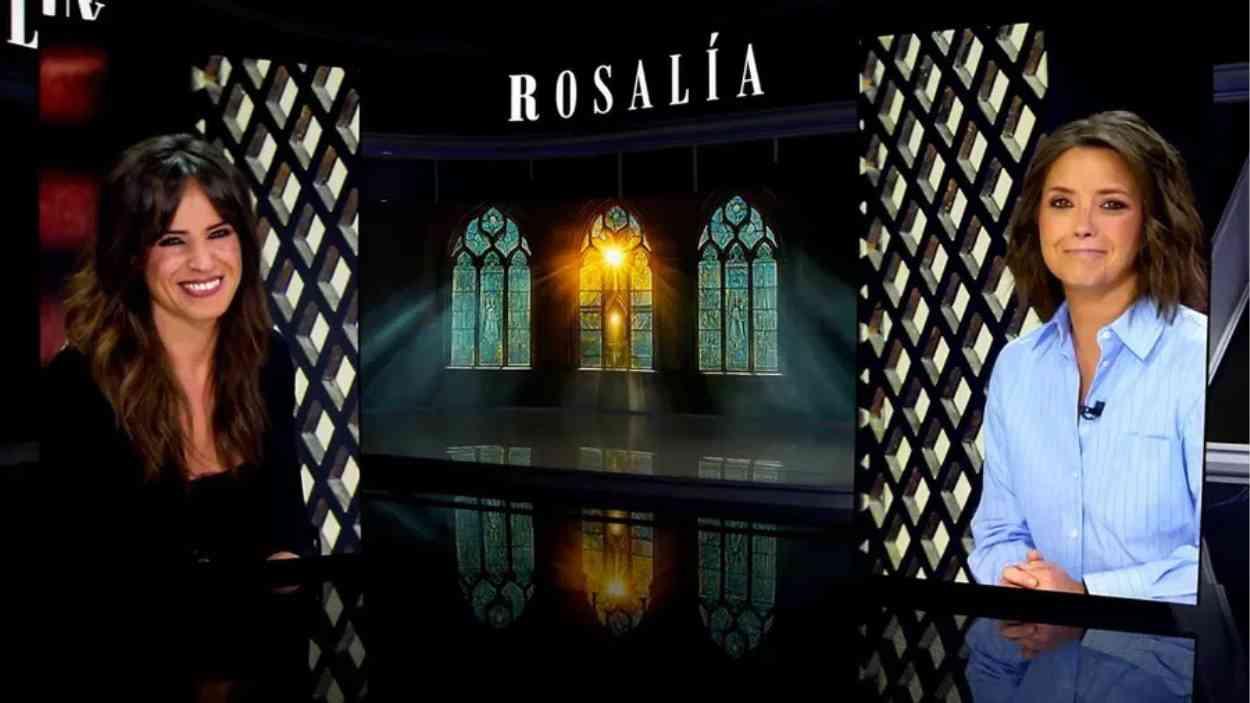 El momento en el que las presentadoras María Casado y Carmen Corazzini han recreado la escena del ‘confesionario’. Telecinco.