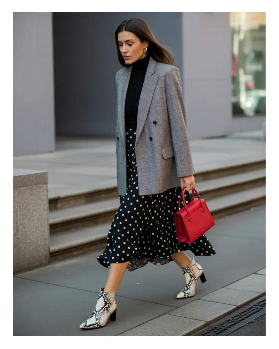 Falda con lunares + botas en punta