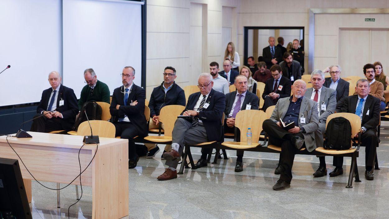 I-D, primera fila) El exministro de Interior, Jorge Fernández Díaz; su número dos, Francisco Martínez; el exDAO de la Policía Nacional Eugenio Pino, y el exjefe de Asuntos Internos de la Policía Nacional Marcelino Martín Blas, durante el primer día del juicio de la Operación Kitchen, en la Audiencia Nacional, a 6 de abril de 2026, en San Fernando de Henares, Madrid (España).