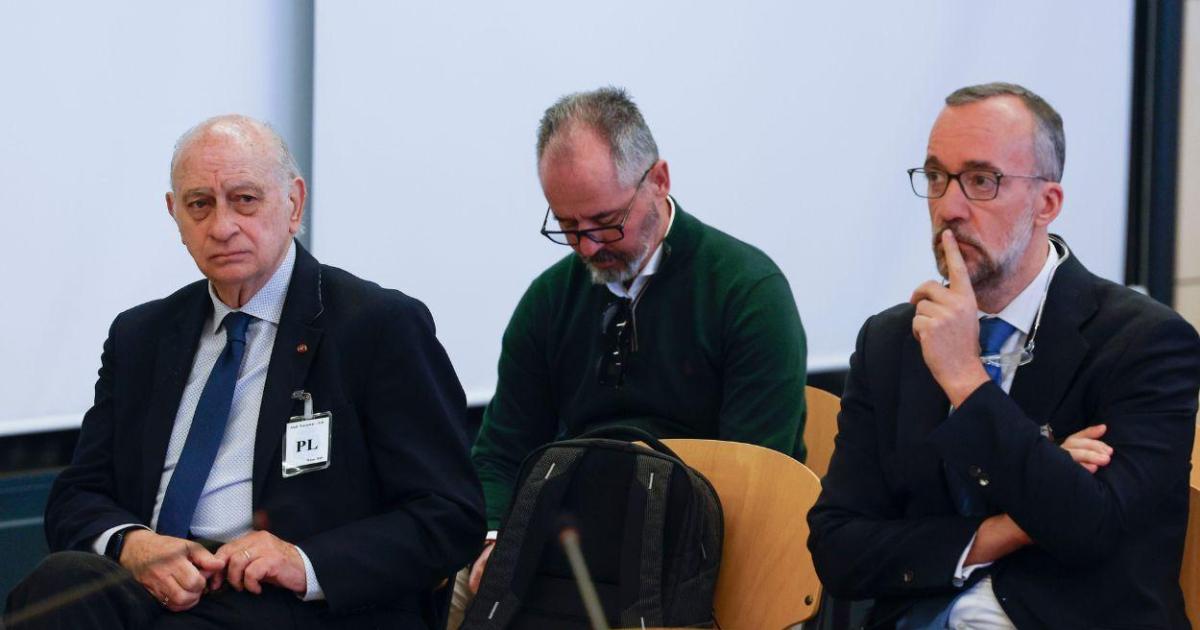 de las posturas de los acusados a las reacciones políticas