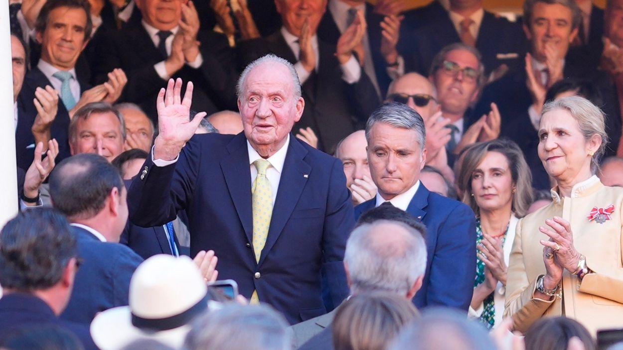 El rey emérito, Juan Carlos I, ovacionado en la plaza de toros de La Maestranza (Sevilla). EP