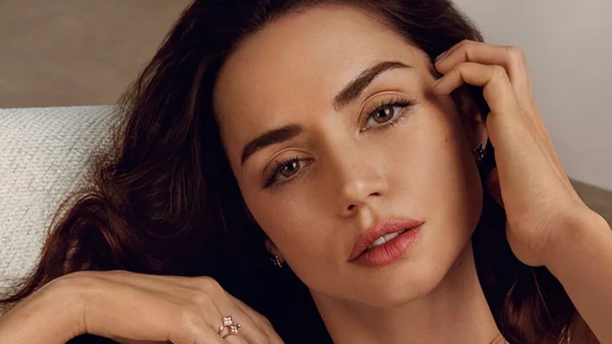 Ana de Armas protagoniza la nueva campaña de joyas de Louis Vuitton. Cortesía de Louis Vuitton