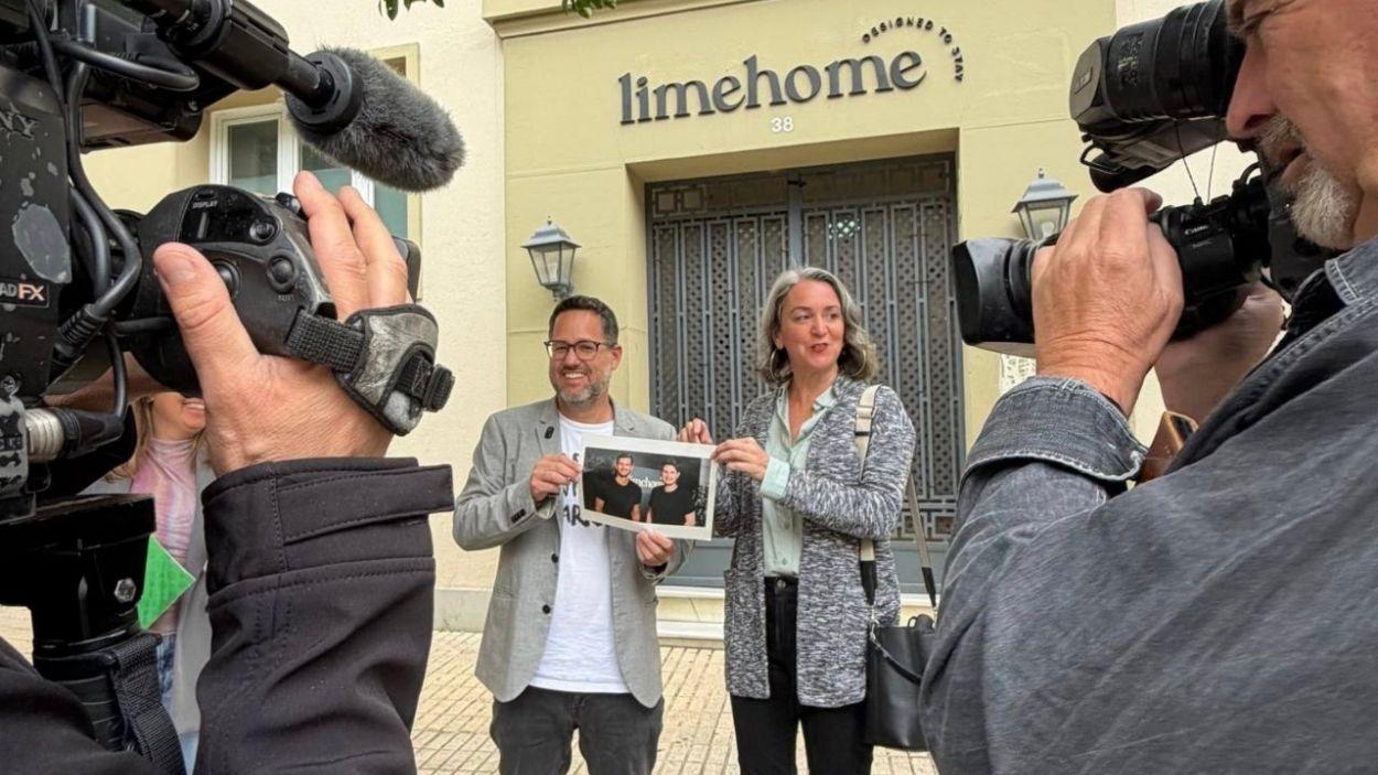 Candidato a la Presidencia de Adelante Andalucía, José Ignacio García, y diputada de Adelante Andalucía, Begoña Iza