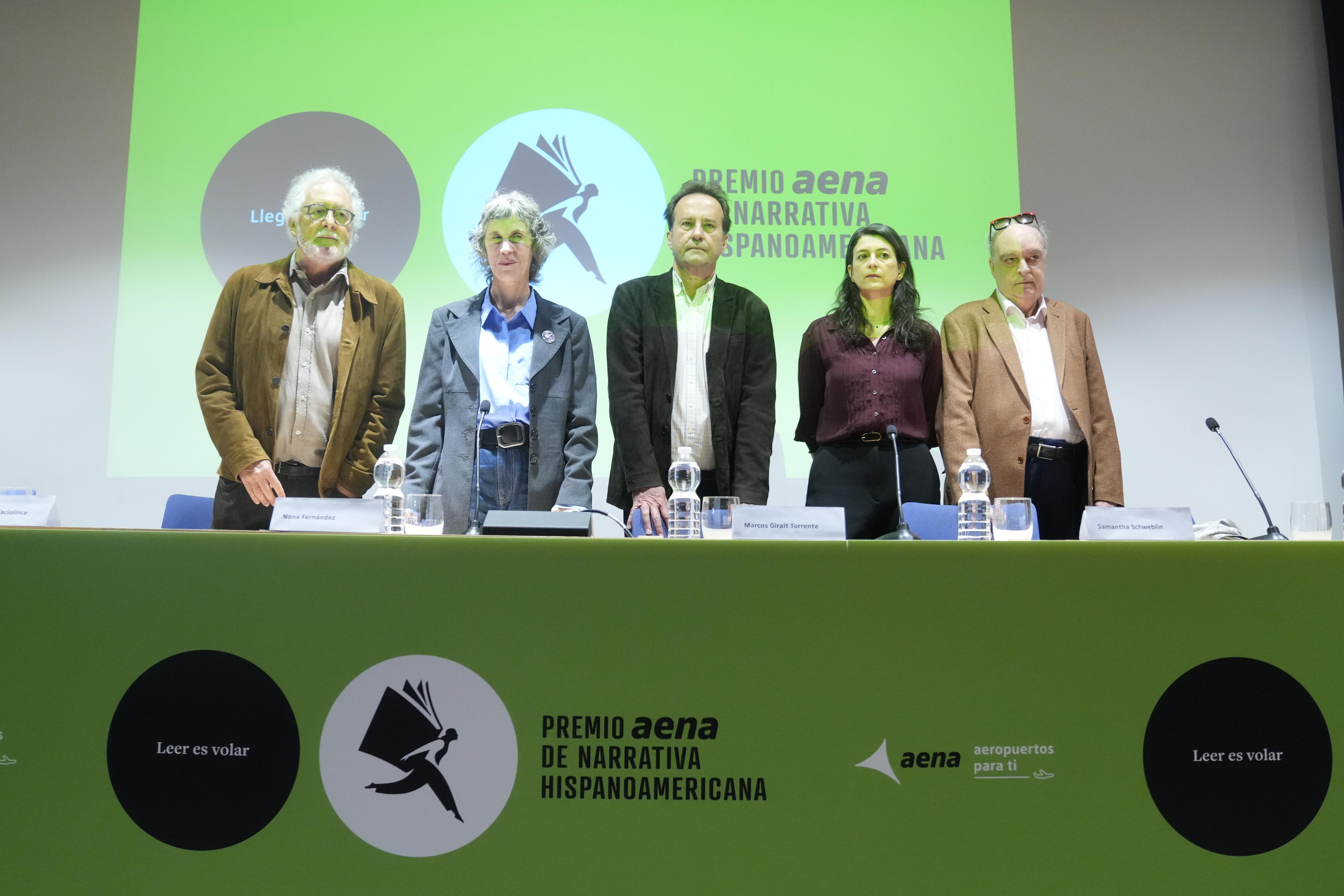 Los cinco finalistas de la primera edición del Premio Aena de Narrativa Hispanoamericana en una rueda de prensa en el Museu Marítim de Barcelona, a 7 de abril de 2026. David Zorrakino / EP
