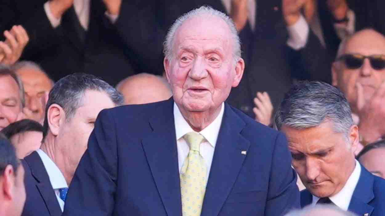 Francia premia al rey emérito con un premio por sus memorias.EP