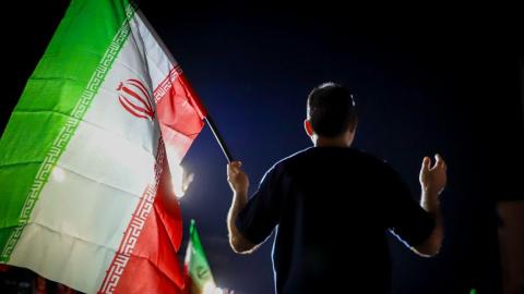 Miles de personas en Irán forman cadenas humanas en las centrales eléctricas ante el ultimátum de Trump