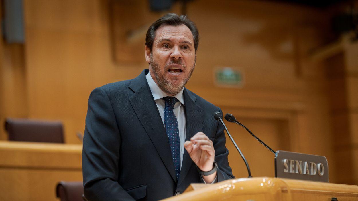 El ministro de Transportes y Movilidad Sostenible, Óscar Puente, durante una intervención en el Senado. EP.
